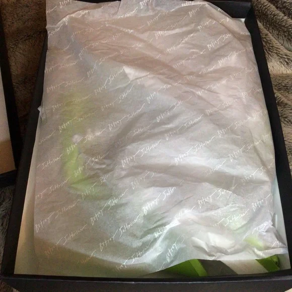 New In Box Betsey Johnson Citron High Heels - 7.5 - Picture 5 of 5